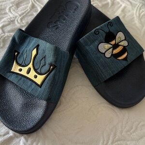 👑🐝 Circus by Sam Edelman Queen Bee Slides